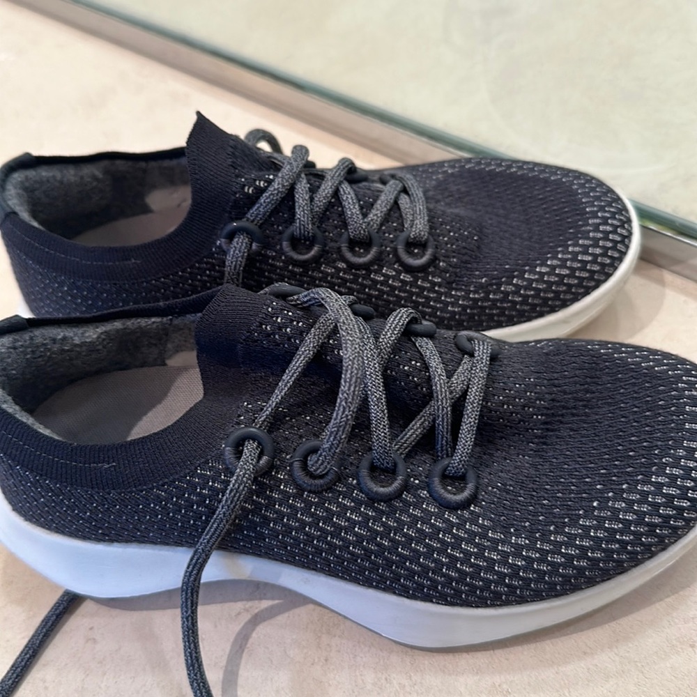 COPY - Women’s allbirds size 9
